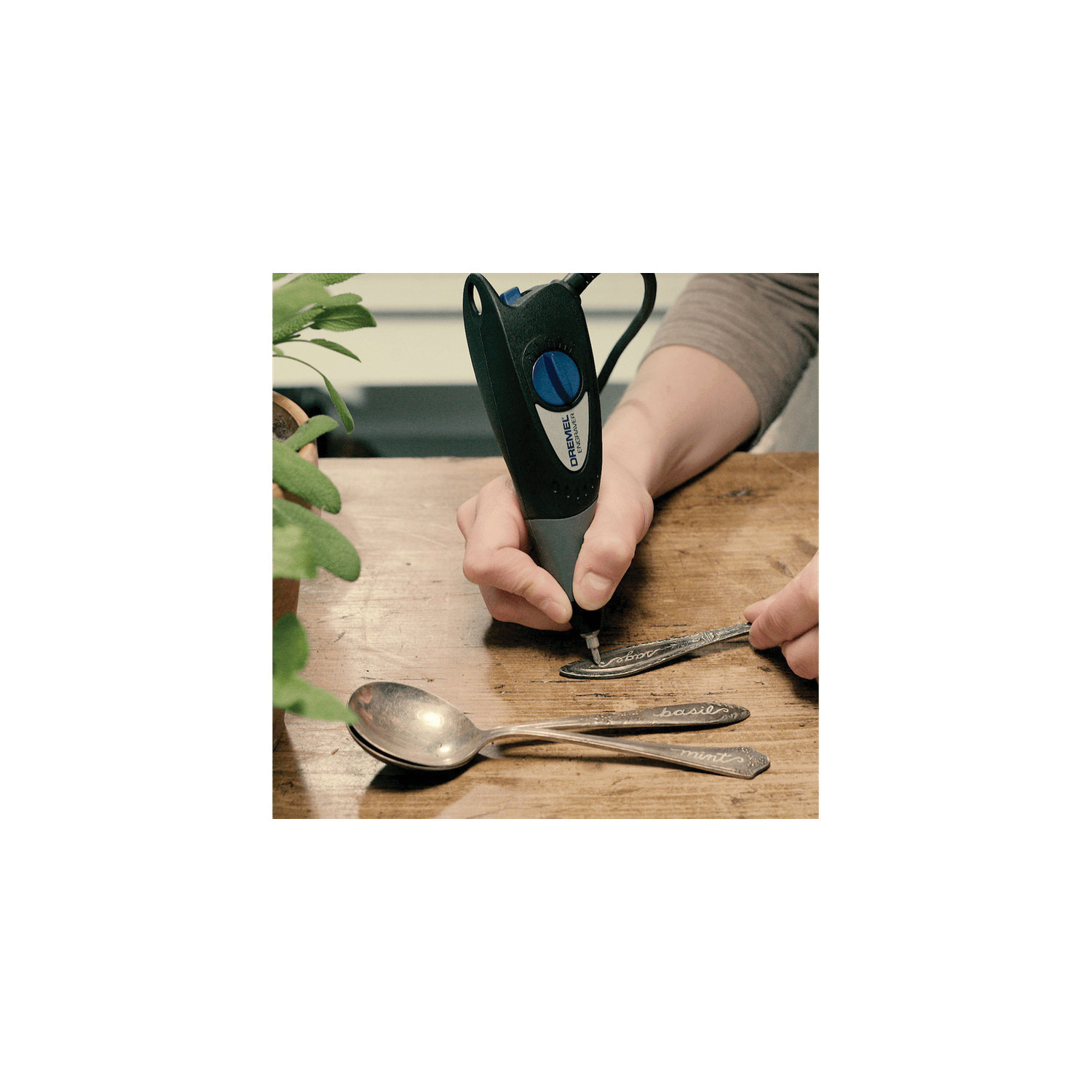 Dremel 290-02 Engraver Kit, 0.02 A, 7200 spm, Includes: (1) Carbide Tip and (1) Letter/Number Template - 4