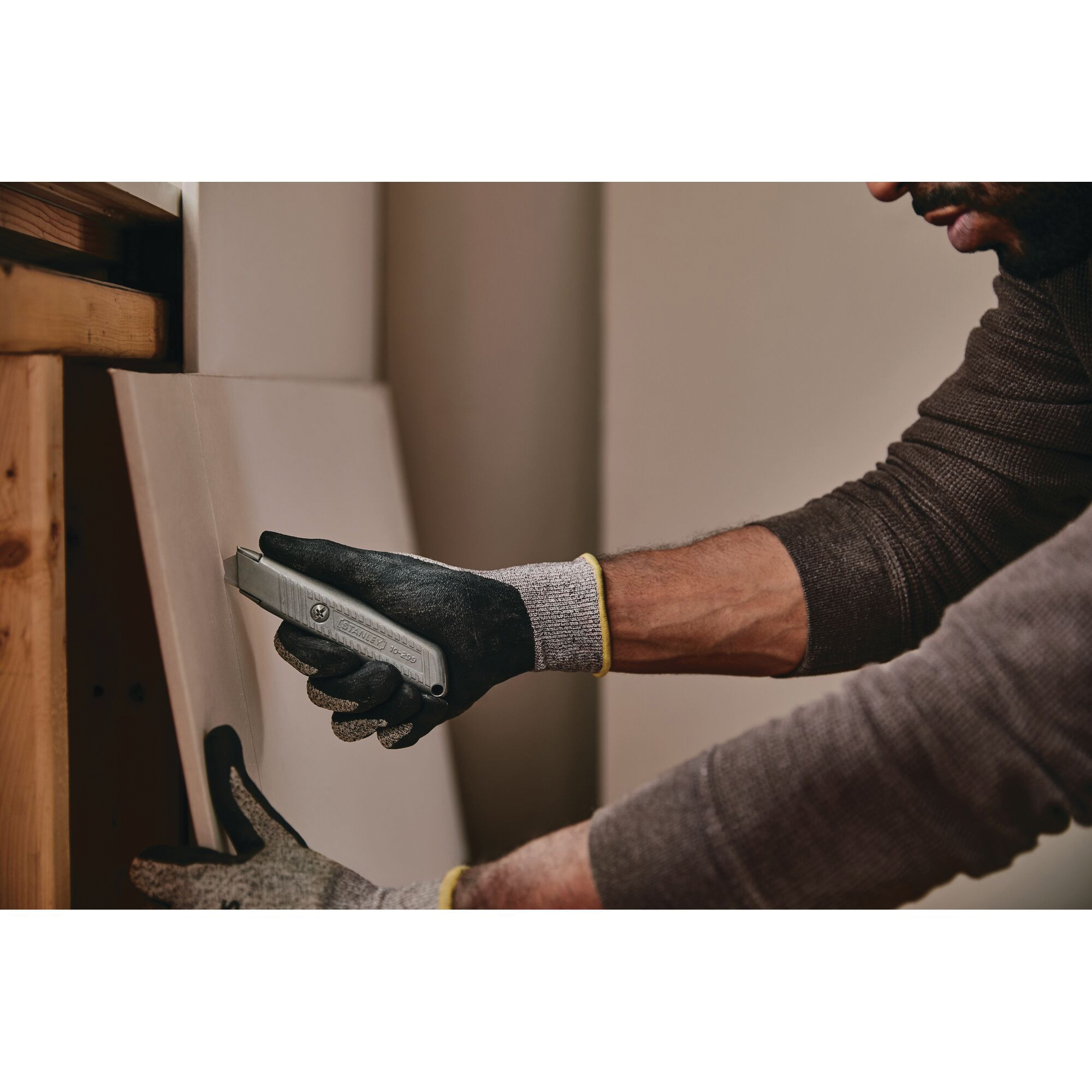 STANLEY 10-299 Utility Knife, 2-7/16 in L Blade, 3 in W Blade, HCS Blade, Contoured Handle, Gray Handle - 4