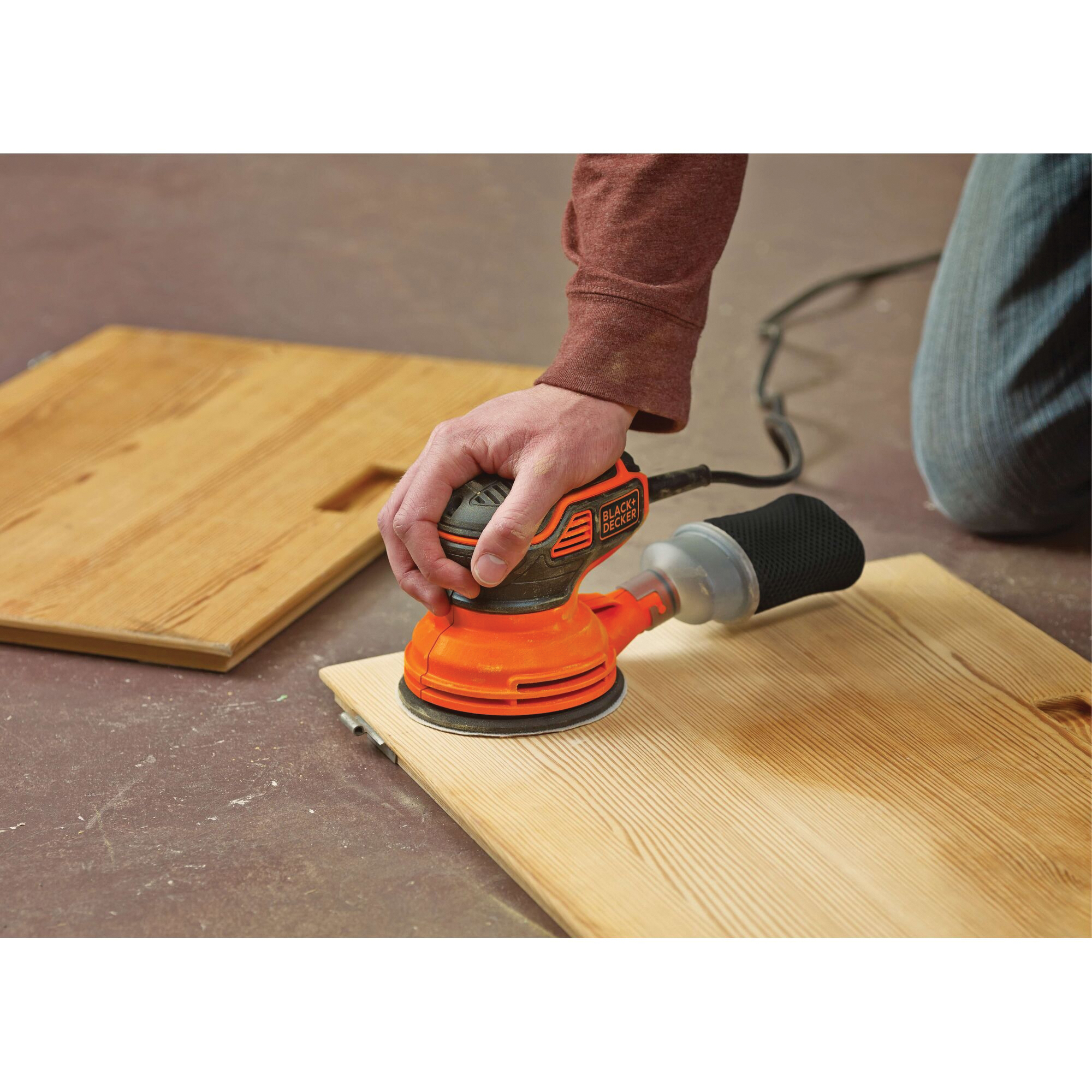Black+Decker BDERO600 Random Orbit Sander, 2.6 A, 5 in Pad/Disc, Includes: (1) Sheet Sandpaper and (1) Dust Bag - 4