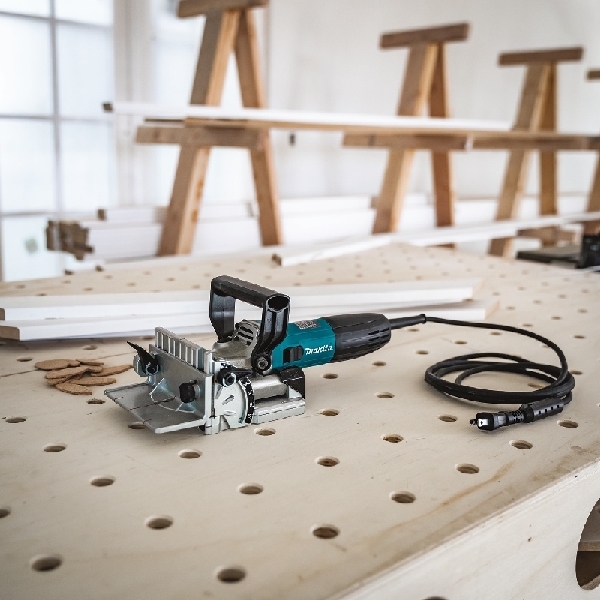 Makita PJ7000 Plate Joiner, 5.6 A, 3/4 in D Cutting, #0, #10, #20 Biscuit, 11,000 rpm Speed - 3