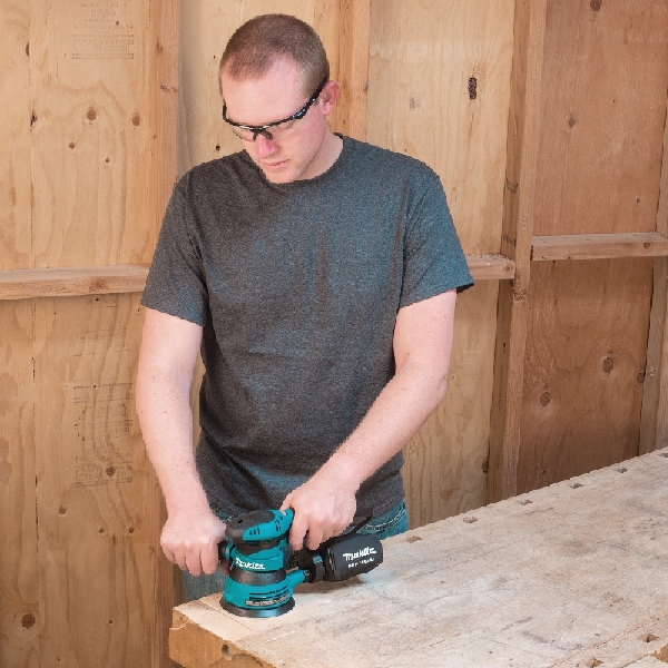 Makita BO5041K Series Random Orbit Sander, Includes: (1) 166078-4 Dust Bag, (1) 416063-0 Dust Bag Nozzle, (1) Tool Case - 3