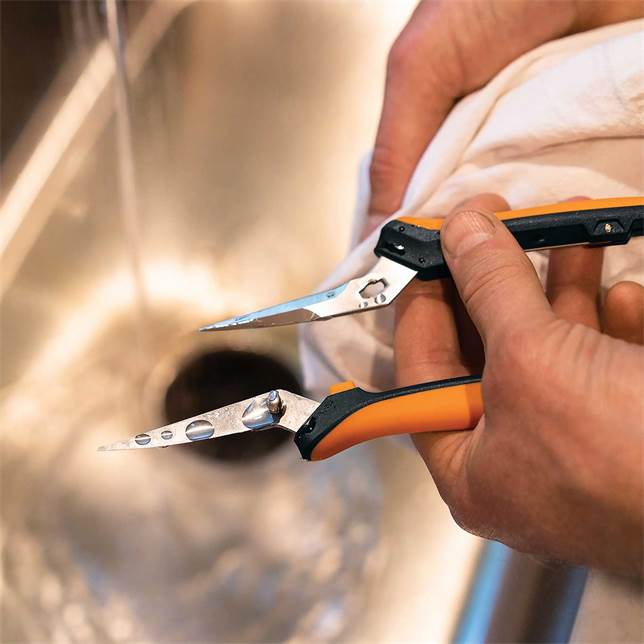 Fiskars 399250-1001 Pruning Snip, Stainless Steel Blade, Precision Ground Blade, Plastic Handle, Soft-Grip Handle - 5