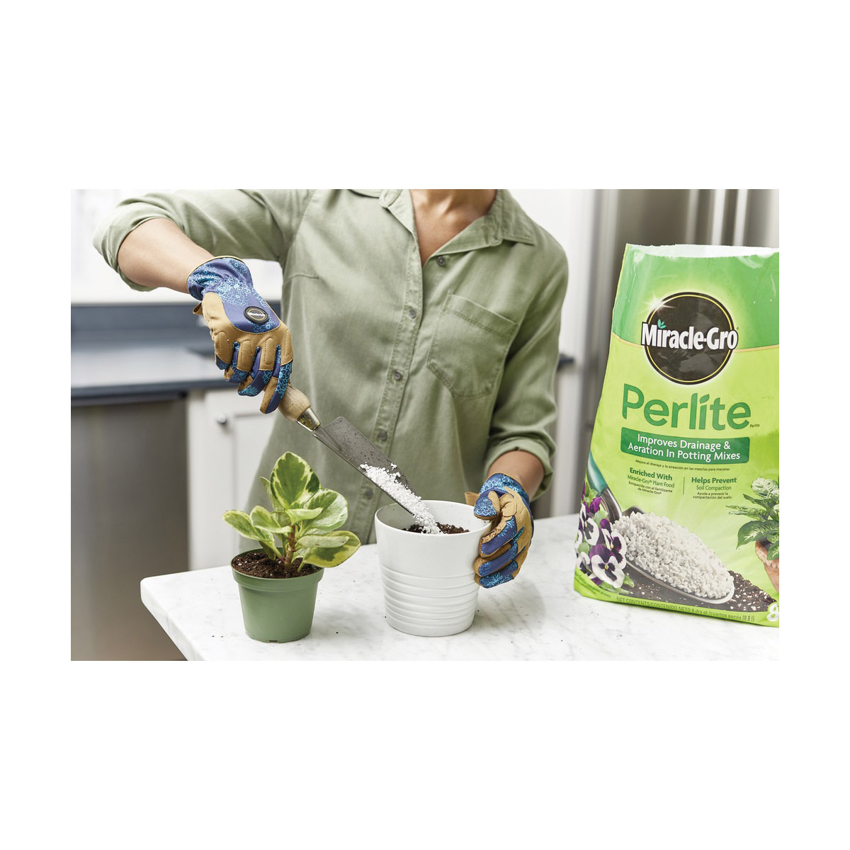 Miracle-Gro 74278430 Perlite, Granular, Off-White/White, 8 qt Bag - 3