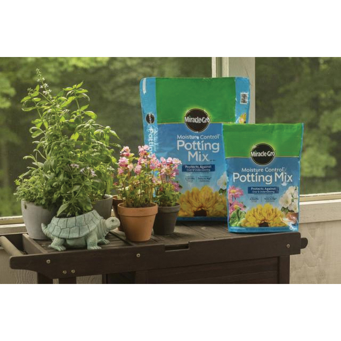 Miracle-Gro 75551300 Potting Mix, 1 cu-ft Bag - 2
