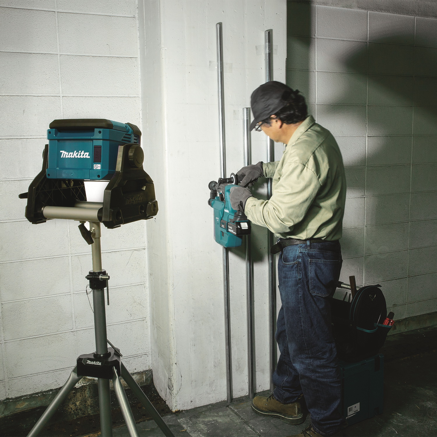 Makita LXT Series DML811 Cordless/Corded Work Light, 120 VAC, 31.5 W, LXT Lithium-Ion Battery, 30-Lamp, LED Lamp - 3