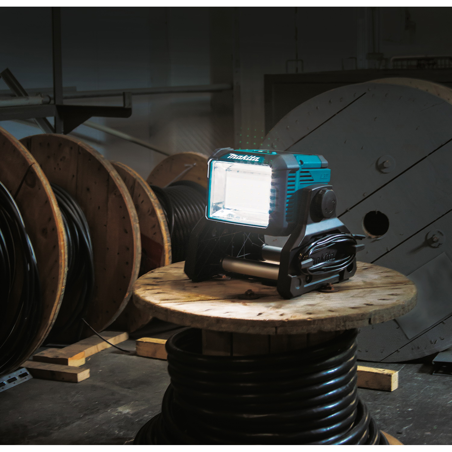 Makita LXT Series DML811 Cordless/Corded Work Light, 120 VAC, 31.5 W, LXT Lithium-Ion Battery, 30-Lamp, LED Lamp - 5