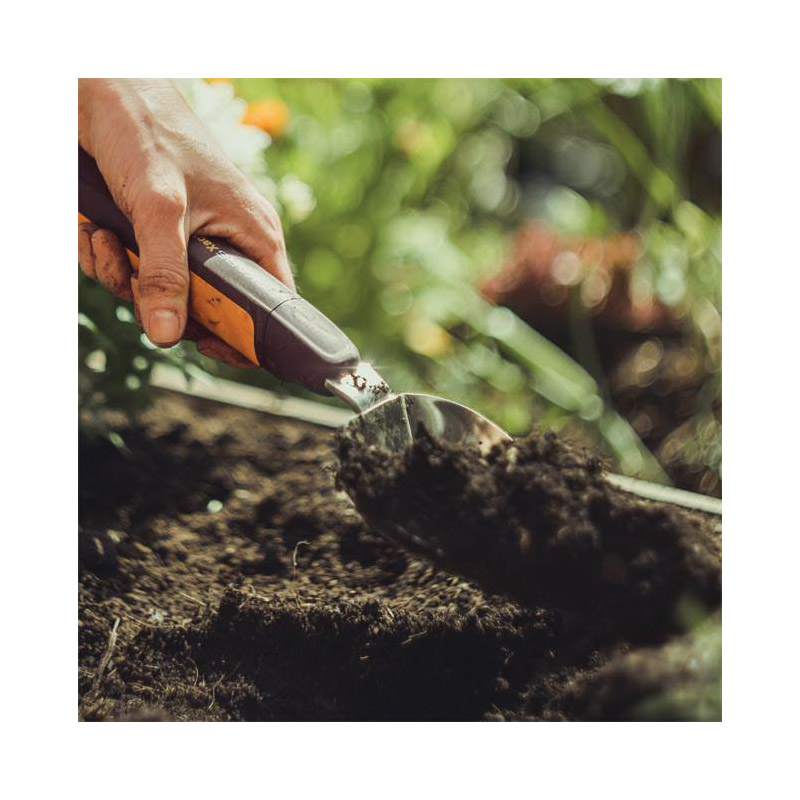 Fiskars 315530-1001 Garden Trowel, Stainless Steel Blade, Rubber Handle, Comfort Grip Handle, 14-1/2 in OAL - 3