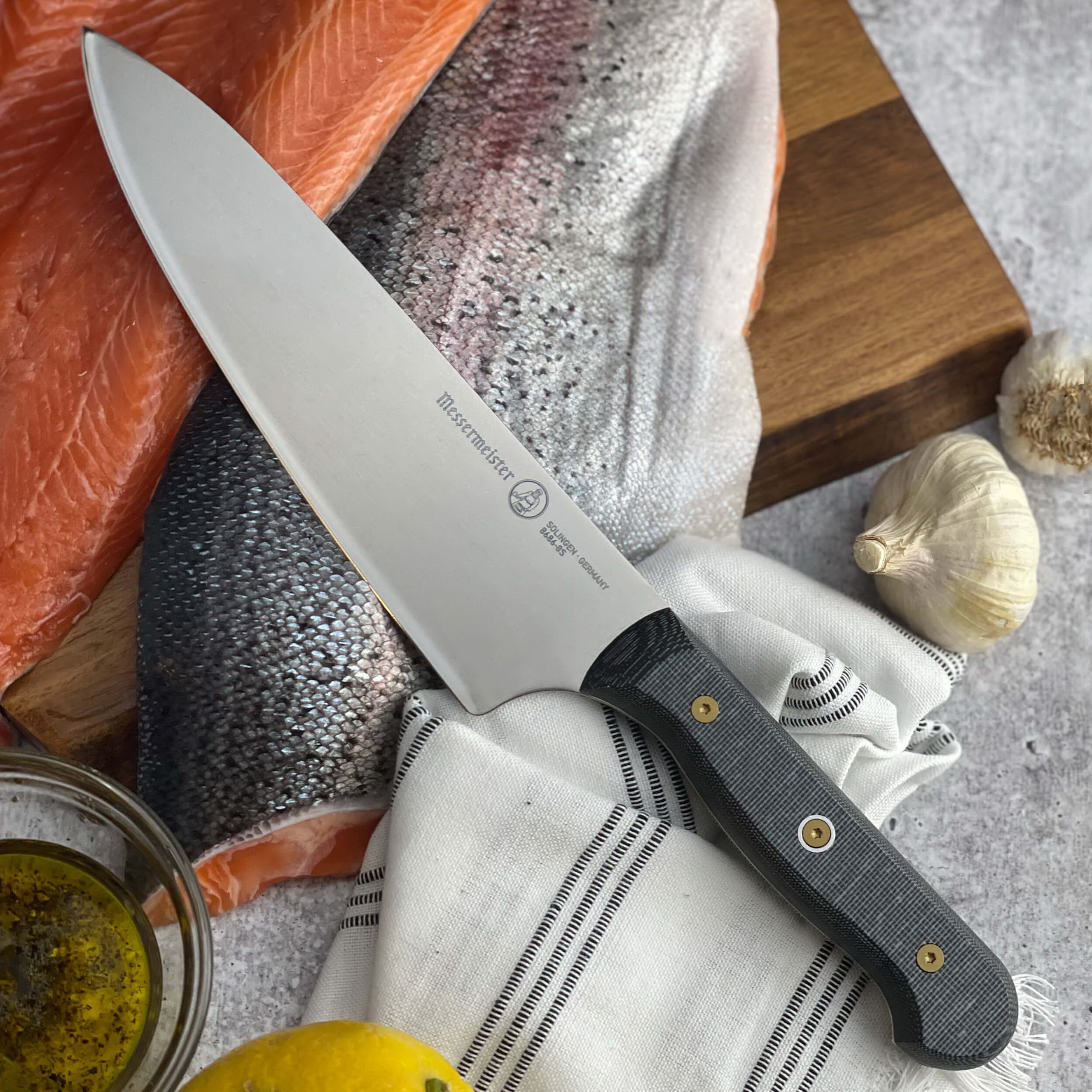 Messermeister Custom Series 8686-8S Chef's Knife, Stainless Steel Blade, Canvas/Non-Phenolic Resin Handle - 3