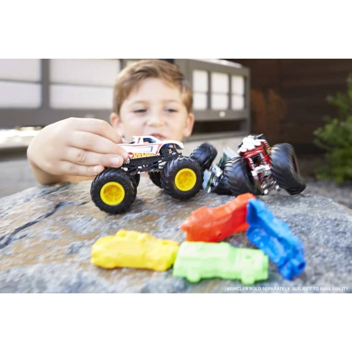 Hot Wheels FYJ44 Monster Truck - 2