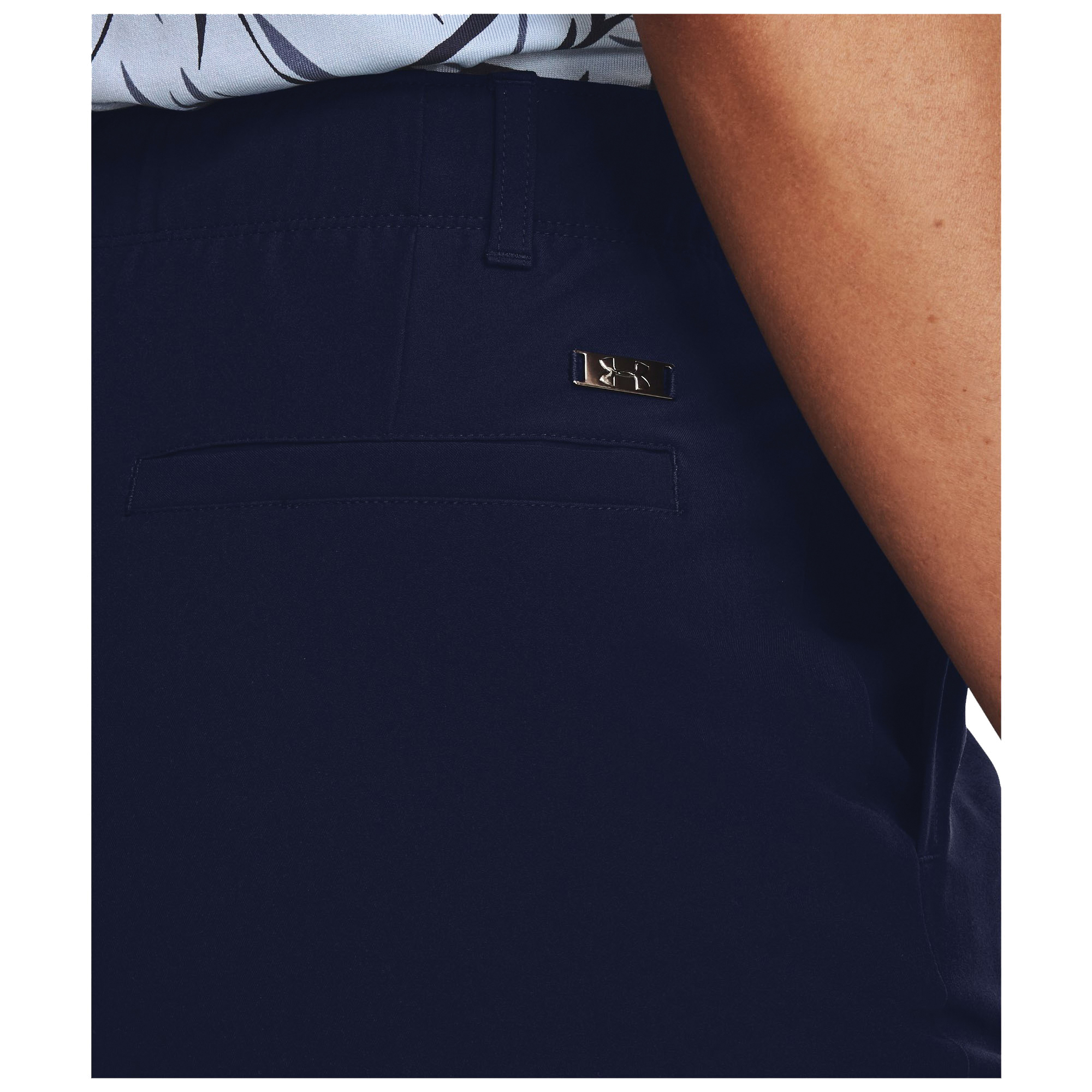 Under Armour UA Links Series 1362774-410-2 Shorts, 2, Elastane/Polyester, Metallic Silver/Midnight Navy - 4