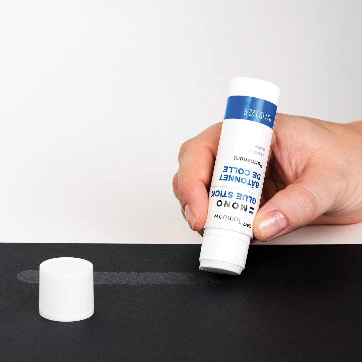 Tombow MONO 62211 Medium Glue Stick, 0.77 oz - 2
