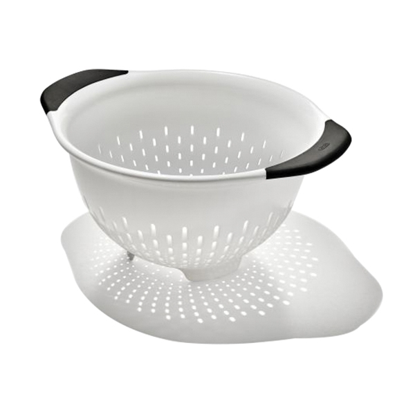 Good Grips 11331000 Colander, 3 qt Capacity, Plastic - 2