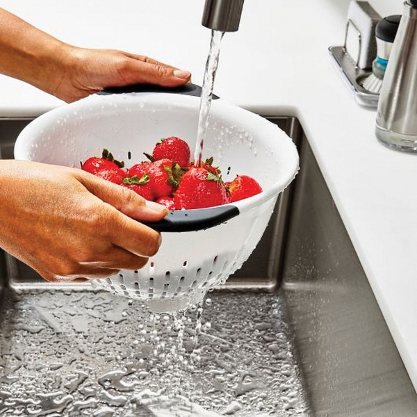 Good Grips 11331000 Colander, 3 qt Capacity, Plastic - 4