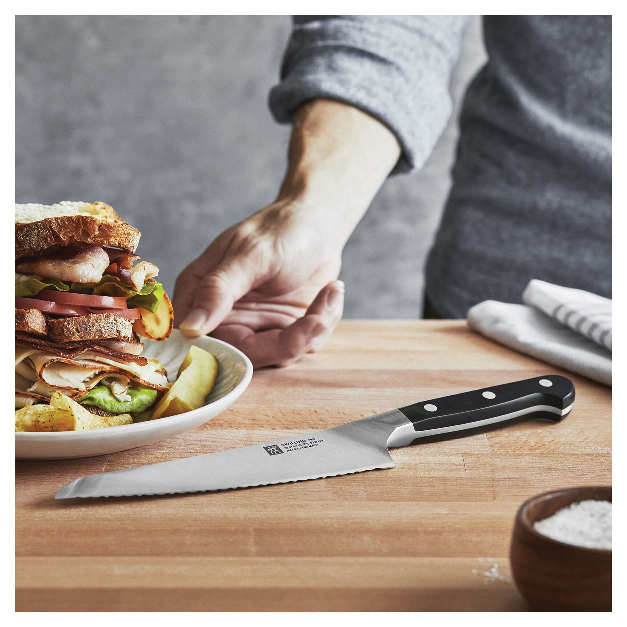 Zwilling Pro Series 38422-183 Deli Bread Knife, 7 in L Blade, Steel Blade, Plastic Handle, Matte Black Handle - 4