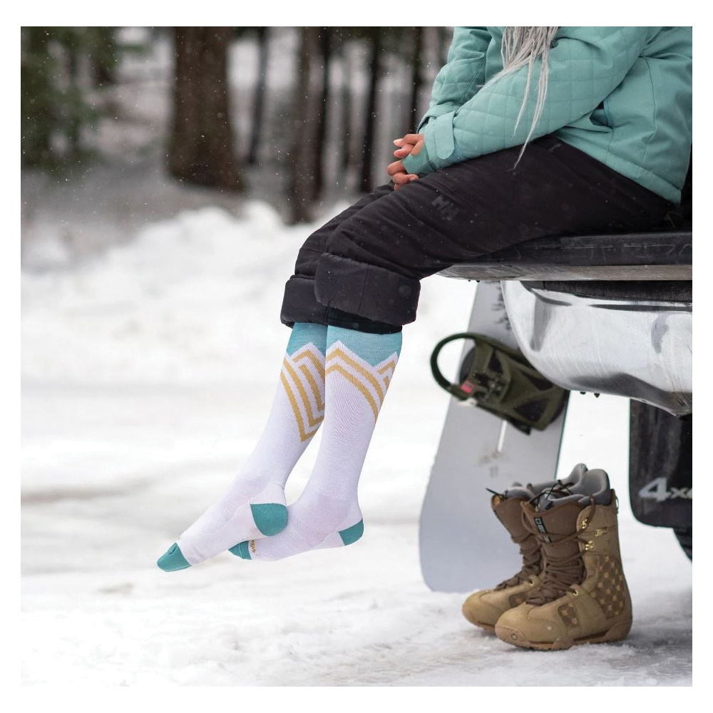 Darn Tough Peaks 8035-WHT-S Over-The-Calf Lightweight Ski and Snowboard Socks, Women's, S, Merino Wool/Nylon/Spandex - 4