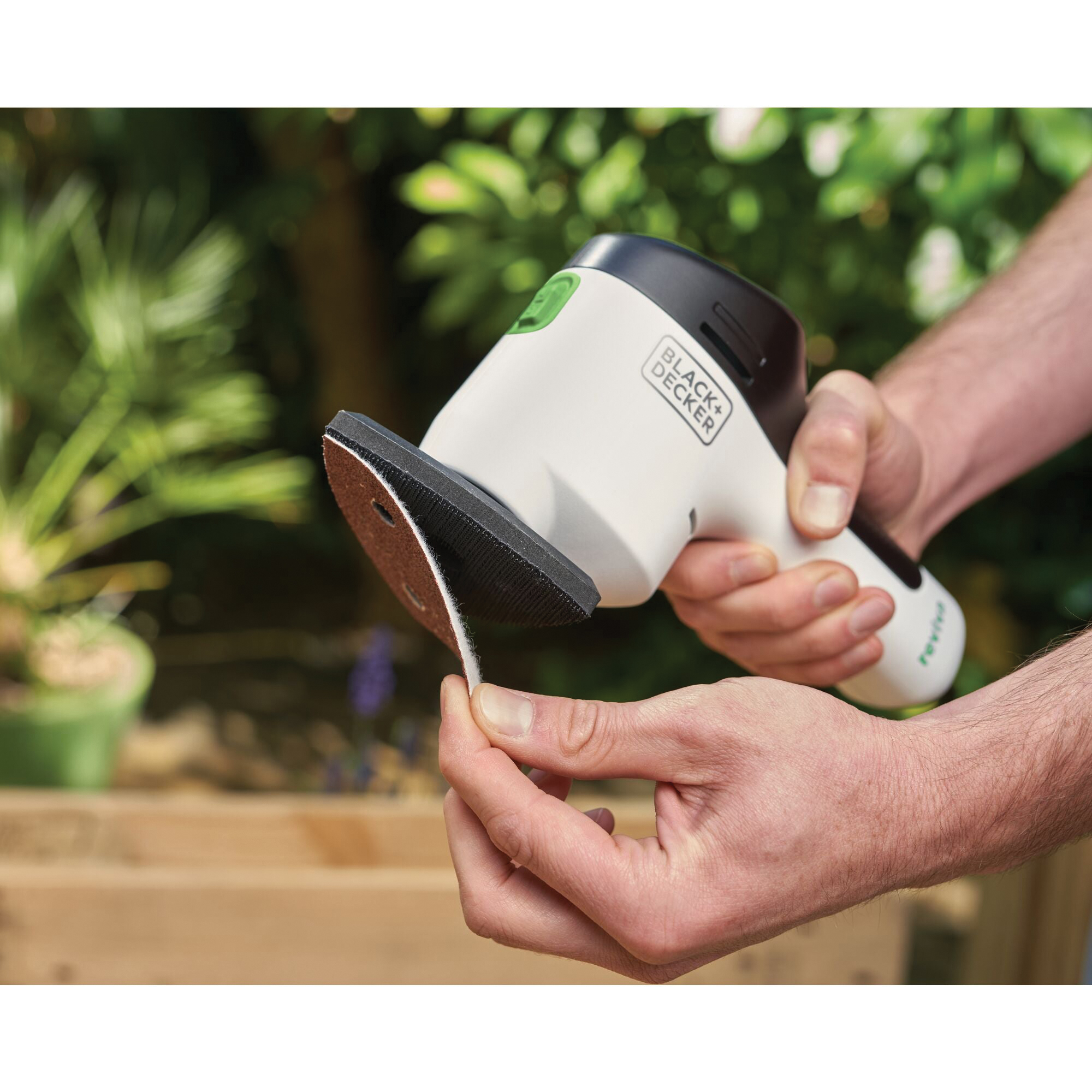 Black+Decker Reviva REVCMS12C Cordless Detail Sander with Charger, 12 V - 5