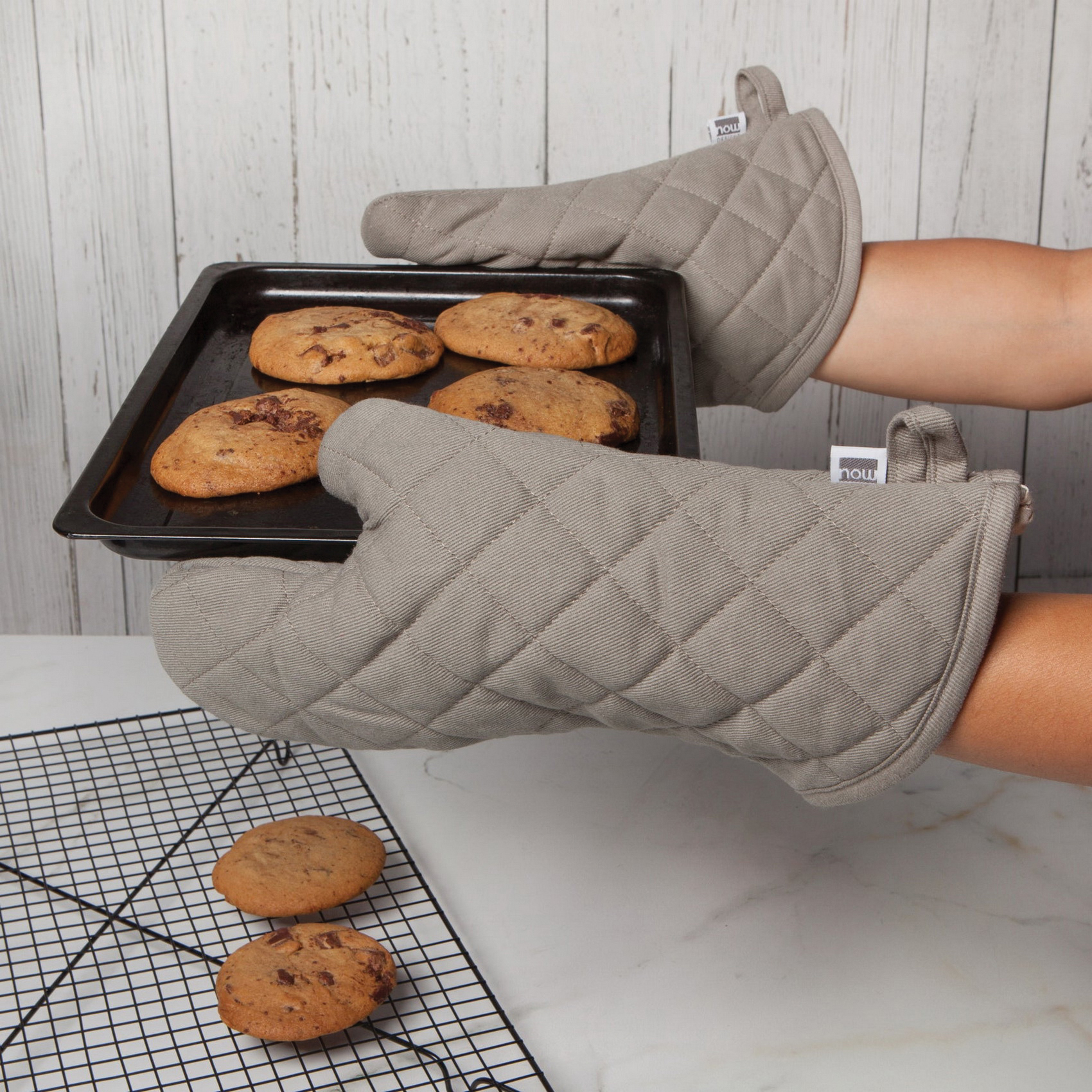 Now Designs by Danica London Gray Series 501422 Oven Mitts, Cotton, Gray - 4