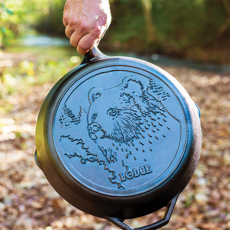 Lodge Wildlife Series L10SKWLBR Bear Skillet, 12 in Dia, Cast Iron, Black - 2