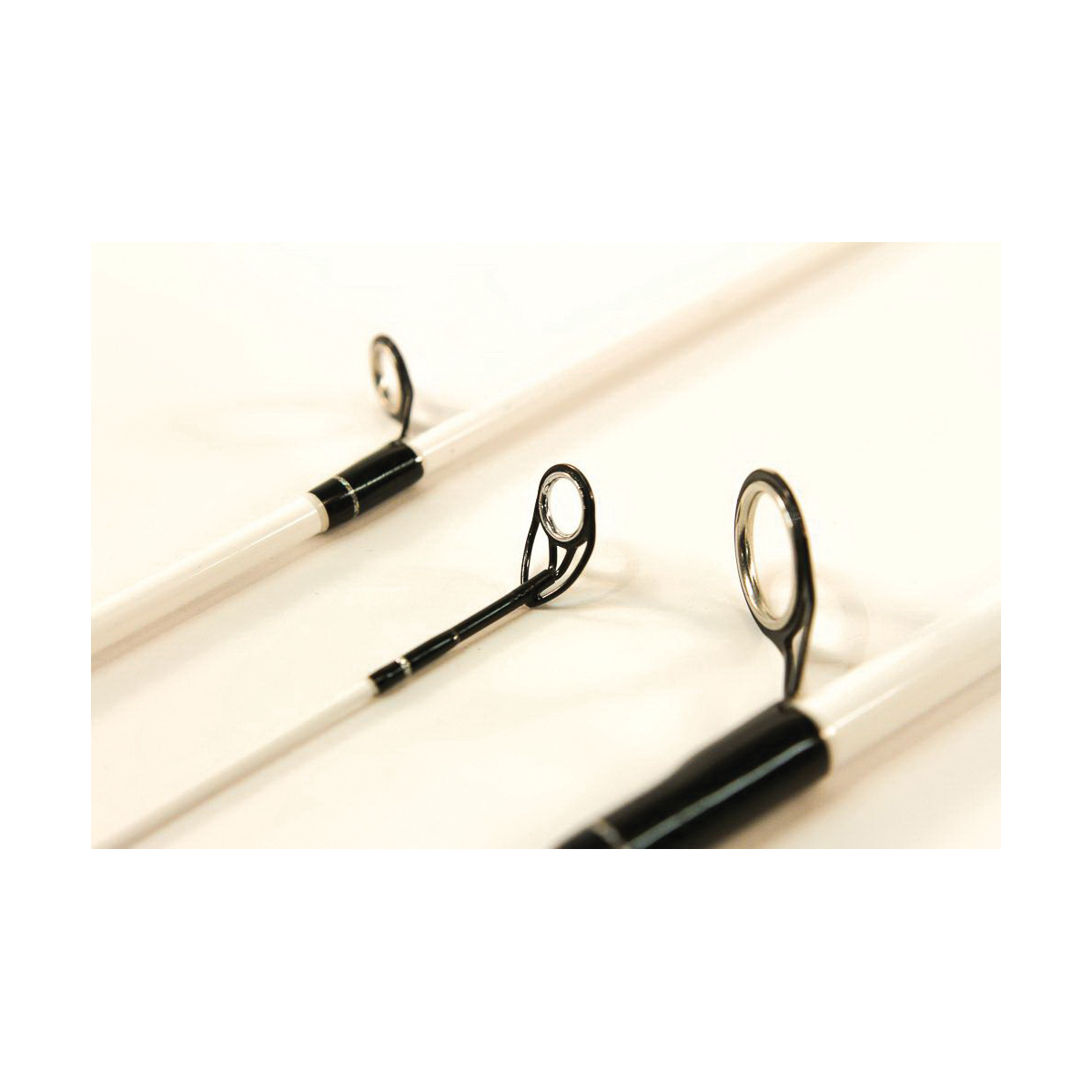 Maxxon Outfitters MO 76V5-4 Versa Fly Rod, 7 ft 6 in OAL, F Handle, Carbon Graphite, Black/White - 4