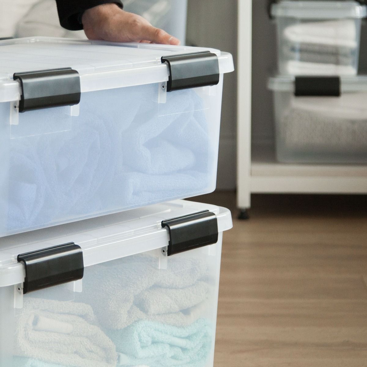 Iris WEATHERTIGHT 110380 Storage Box, 19 qt Volume, Plastic, Clear, 17-1/2 in L, 11-3/4 in W, 7.88 in H - 5